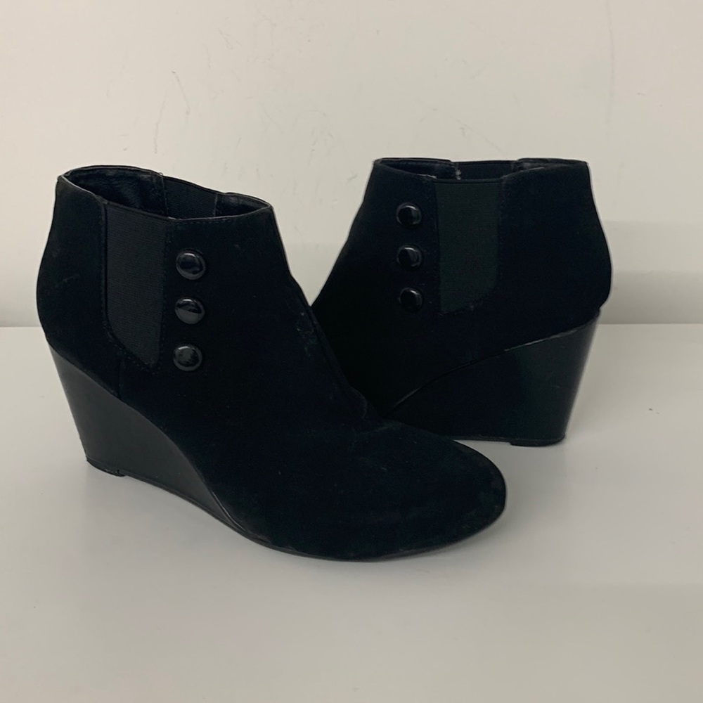 Unlisted by Kenneth Cole Black Wedge Booties Size 8.5